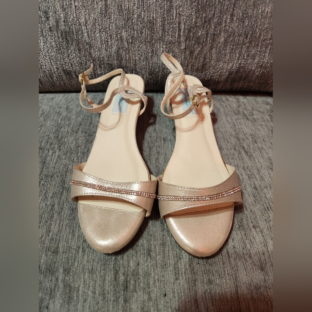 Dyeables Mallory Nude Shimmer Wedge